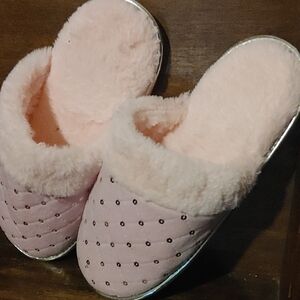 ✅$5 Add On Cozy Pink Quilted Women's Slippers Sz 7